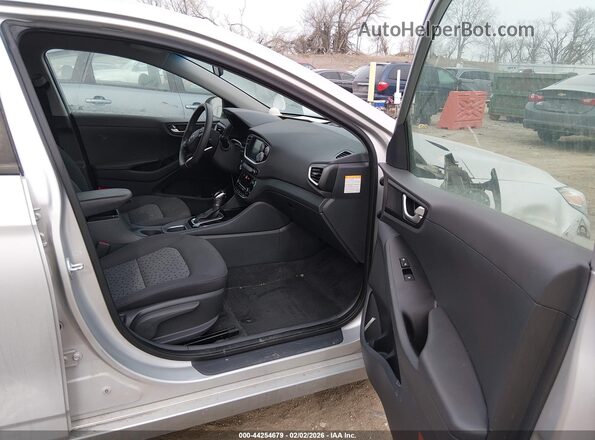KMHC65LC6KU106930 2019 HYUNDAI IONIQ HYBRID Silver Սալոնի դիմացի տեսք