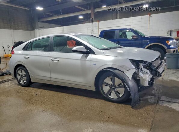 KMHC65LC7HU055852 2017 HYUNDAI IONIQ Белый Передняя правая четверть