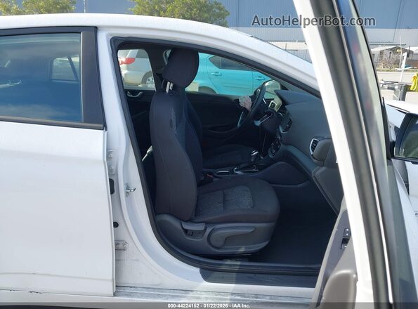 KMHC65LC8KU178745 2019 HYUNDAI IONIQ HYBRID White Вид салону спереду