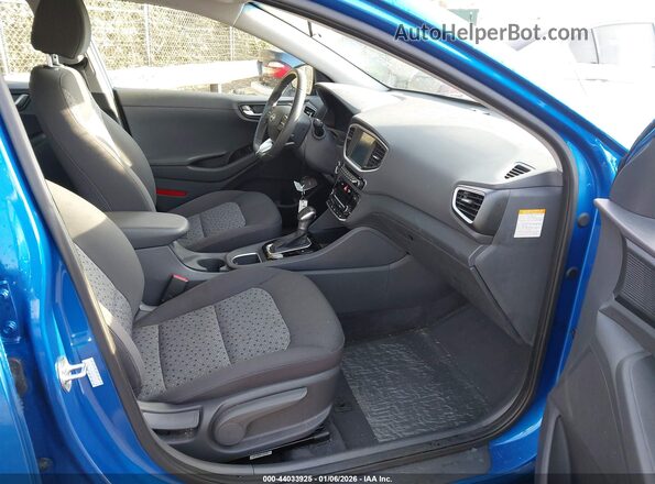 KMHC75LC8HU028771 2017 HYUNDAI IONIQ HYBRID Синий Вид салона спереди