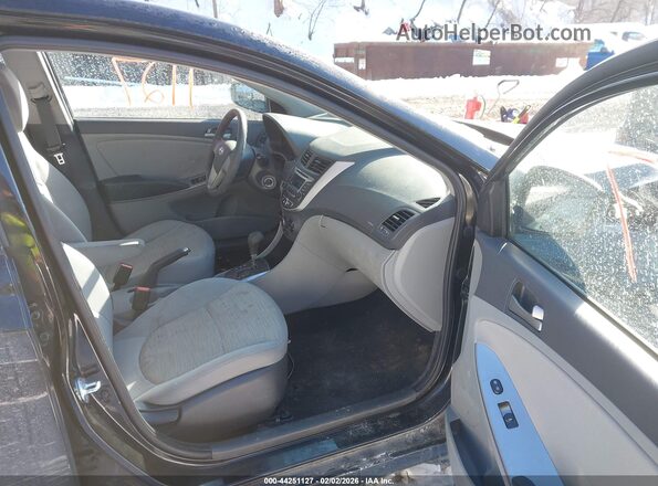 KMHCT4AE1HU289895 2017 HYUNDAI ACCENT Черный Вид салона спереди