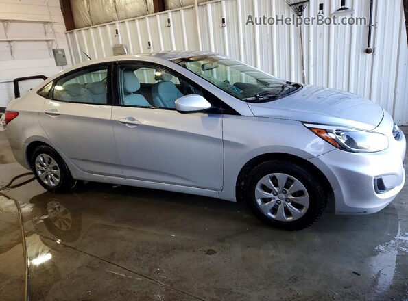 KMHCT4AE2HU224411 2017 HYUNDAI ACCENT Серебряный Передняя правая четверть