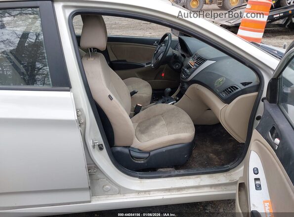 KMHCT4AE8GU003684 2016 HYUNDAI ACCENT Кремовый Вид салона спереди