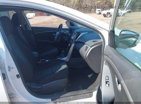 KMHD35LH0GU325642 2016 HYUNDAI ELANTRA GT Белый Вид салона спереди