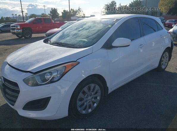 KMHD35LH9GU274643 2016 HYUNDAI ELANTRA GT Белый Вид задней части салона