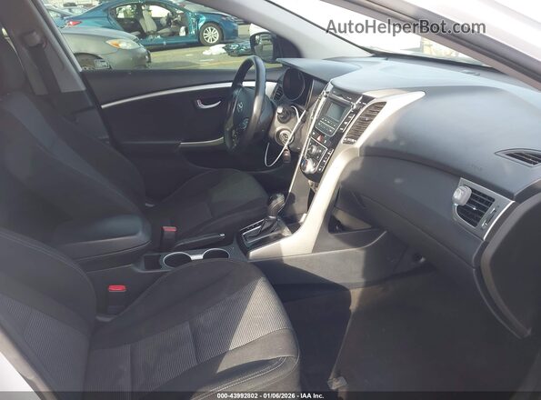 KMHD35LH9GU274643 2016 HYUNDAI ELANTRA GT Белый Вид салона спереди