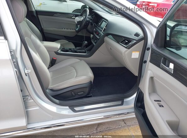 KMHE34L39KA092275 2019 HYUNDAI SONATA HYBRID Серебряный Вид салона спереди