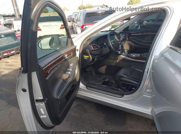 KMHG54JH8JU047360 2018 GENESIS G90 Серебряный Вид салона спереди