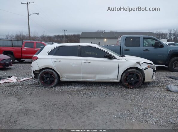 KMHH35LE2KU094727 2019 HYUNDAI ELANTRA GT White Widok wnętrza z tyłu