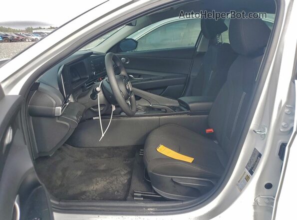 KMHLL4DG1SU945520 2025 HYUNDAI ELANTRA White Вид салону спереду
