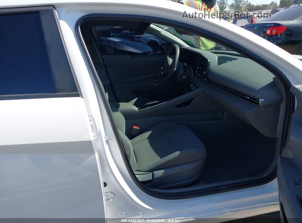 KMHLL4DGXSU871935 2025 HYUNDAI ELANTRA White Front interior view