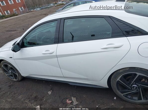 KMHLR4AF1PU627561 2023 HYUNDAI ELANTRA Белый 
