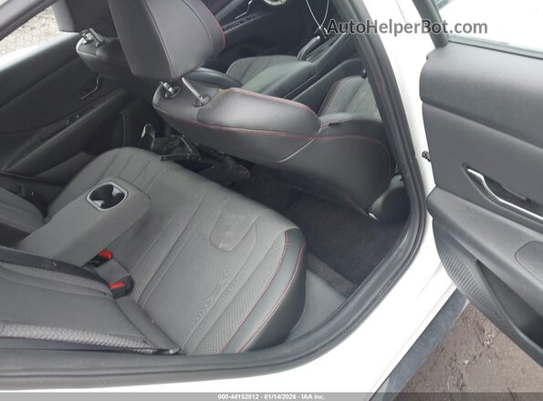 KMHLR4AF1PU627561 2023 HYUNDAI ELANTRA Белый Вид наклейки с VIN-кодом