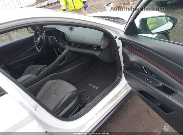 KMHLR4AF1PU627561 2023 HYUNDAI ELANTRA Белый Вид салона спереди