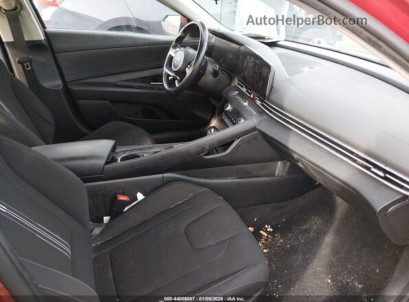 KMHLS4AG8PU428116 2023 HYUNDAI ELANTRA Красный Вид салона спереди