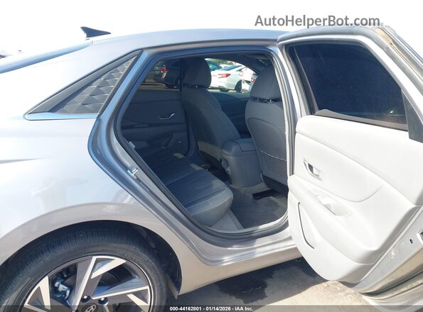 KMHLS4DG4SU911820 2025 HYUNDAI ELANTRA Silver Widok naklejki z numerem VIN