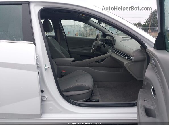 KMHLS4DG5SU027062 2025 HYUNDAI ELANTRA White წინა სალონის ხედი