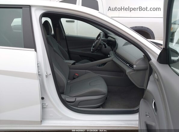 KMHLS4DGXSU951593 2025 HYUNDAI ELANTRA White Front interior view