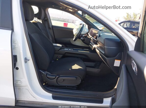 KMHM24AA9RA071761 2024 HYUNDAI IONIQ 6 Белый Вид салона спереди