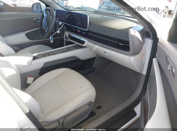 KMHM34AA2SA083267 2025 HYUNDAI IONIQ 6 White Widok wnętrza z przodu