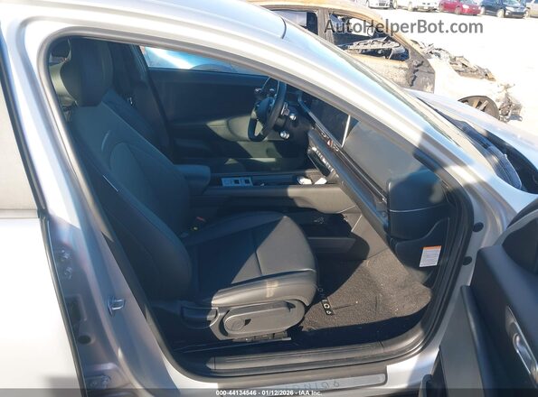 KMHM34AA3RA080064 2024 HYUNDAI IONIQ 6 Silver წინა სალონის ხედი