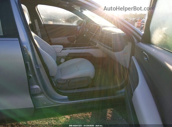 KMHM34AC6SA085430 2025 HYUNDAI IONIQ 6 Silver Widok wnętrza z przodu