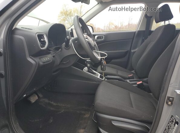 KMHRB8A37LU021056 2020 HYUNDAI VENUE Серый Вид салона спереди
