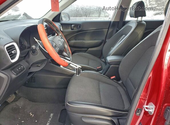 KMHRC8A30MU102298 2021 HYUNDAI VENUE Красный Вид салона спереди