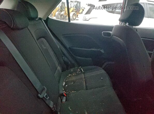 KMHRC8A33NU197862 2022 HYUNDAI VENUE Красный Вид задней части салона
