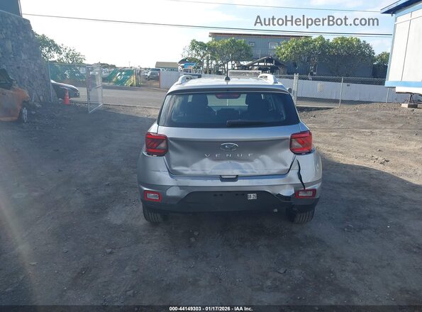 KMHRC8A34RU329565 2024 HYUNDAI VENUE Silver Widok z przodu