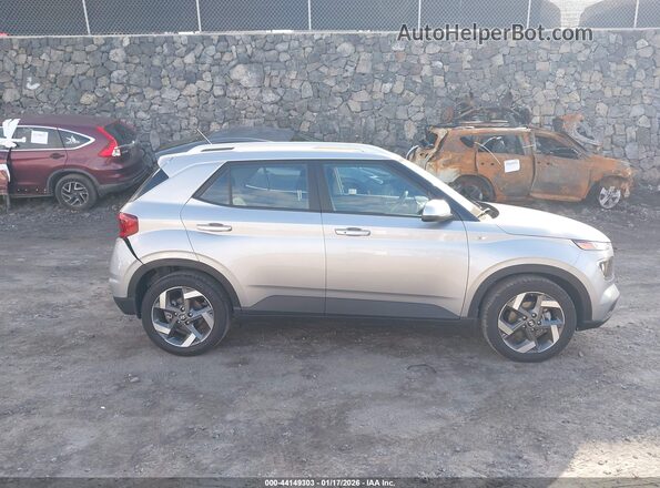 KMHRC8A34RU329565 2024 HYUNDAI VENUE Silver Widok wnętrza z tyłu