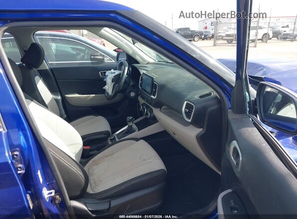 KMHRC8A3XMU108528 2021 HYUNDAI VENUE Синий Вид салона спереди