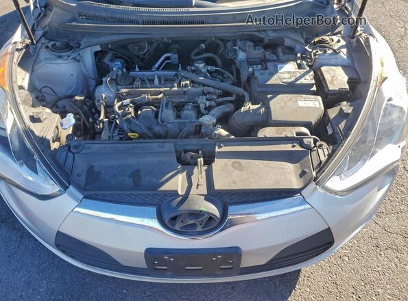 KMHTC6AD1HU311381 2017 HYUNDAI VELOSTER Серебряный Вид задней части салона