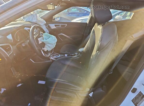KMHTC6AD8GU267507 2016 HYUNDAI VELOSTER Белый Вид салона спереди