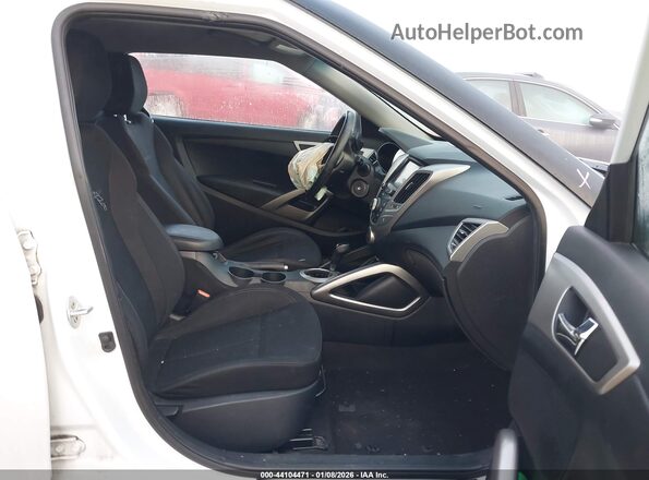 KMHTC6AD8HU309515 2017 HYUNDAI VELOSTER Белый Вид салона спереди
