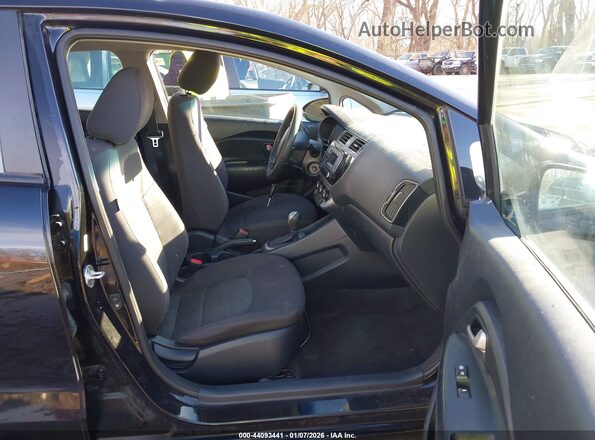 KNADM4A32H6005566 2017 KIA RIO Черный Вид салона спереди
