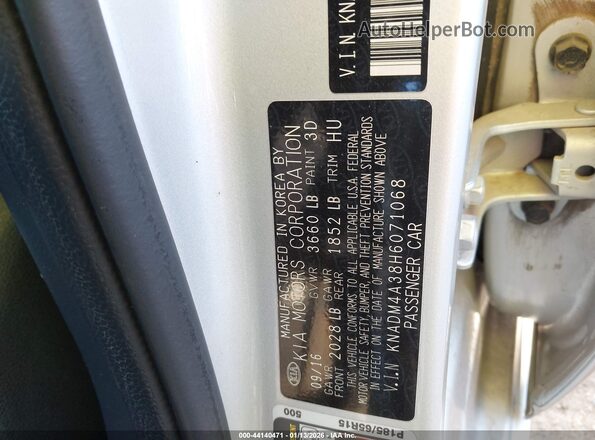 KNADM4A38H6071068 2017 KIA RIO Серебряный Вид подкапотного пространства