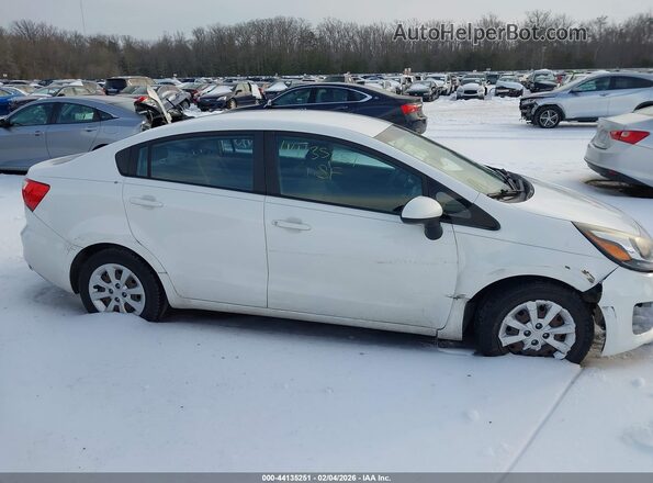 KNADM4A3XH6008070 2017 KIA RIO Белый Вид задней части салона