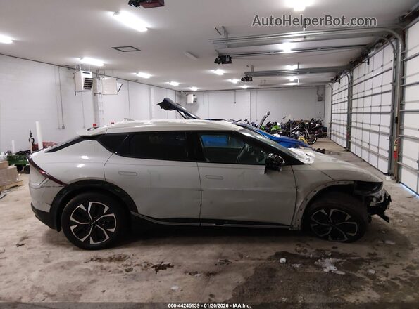 KNDC3DLC4P5105087 2023 KIA EV6 Белый Вид задней части салона