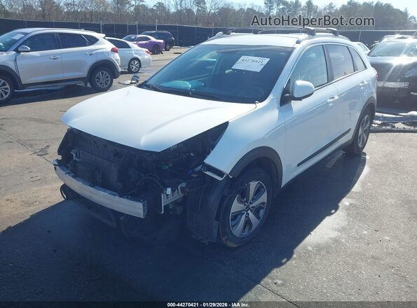 KNDCB3LC1J5204633 2018 KIA NIRO Белый Передняя левая четверть