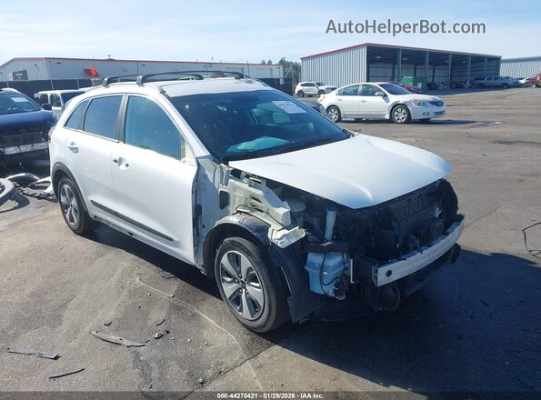 KNDCB3LC1J5204633 2018 KIA NIRO Белый Передняя правая четверть