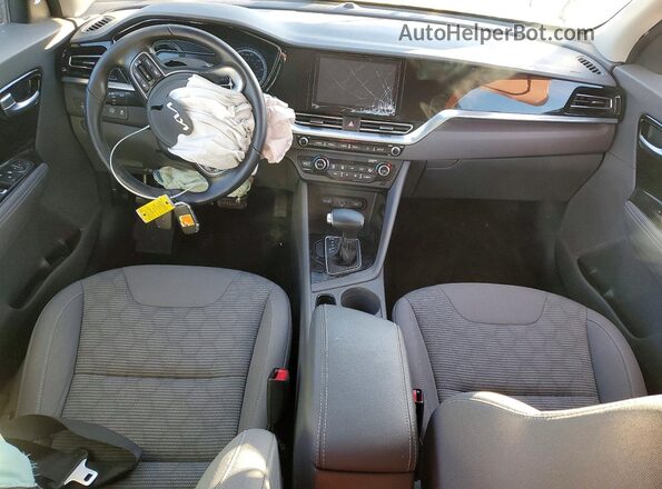 KNDCB3LC2N5498744 2022 KIA NIRO Blue Widok deski rozdzielczej