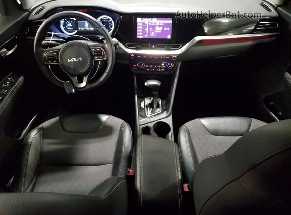 KNDCB3LC4N5542811 2022 KIA NIRO Черный Вид панели приборов