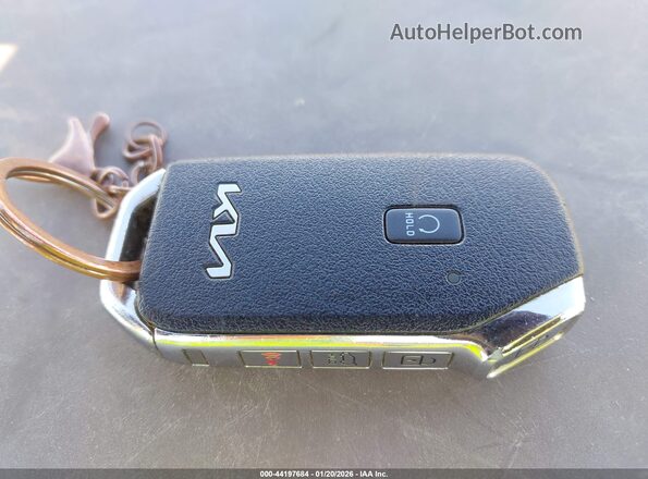 KNDCB3LC5N5527699 2022 KIA NIRO Белый Вид панели приборов