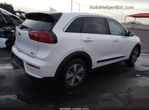 KNDCB3LC6H5078781 2017 KIA NIRO Белый Задняя правая четверть