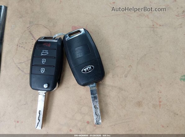 KNDCB3LC6H5078781 2017 KIA NIRO Белый Вид панели приборов