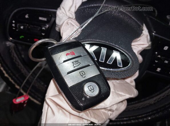 KNDCB3LC8H5073467 2017 KIA NIRO Черный Вид панели приборов