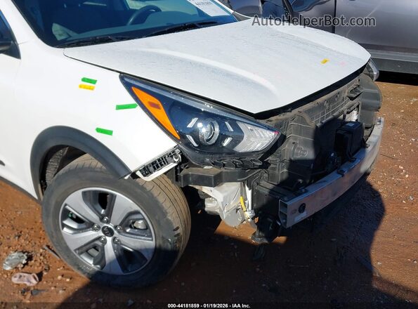 KNDCB3LCXM5471564 2021 KIA NIRO White 