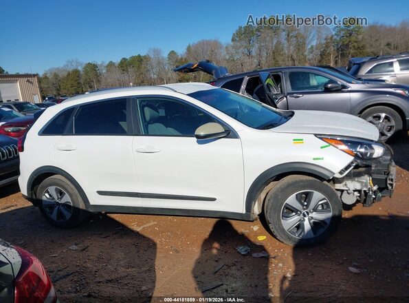 KNDCB3LCXM5471564 2021 KIA NIRO White Вид задньої частини салону