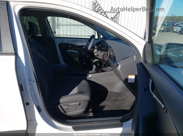 KNDCP3LE8S5304619 2025 KIA NIRO Белый Вид салона спереди